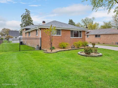 481 N Van Auken St, Elmhurst, IL 60126