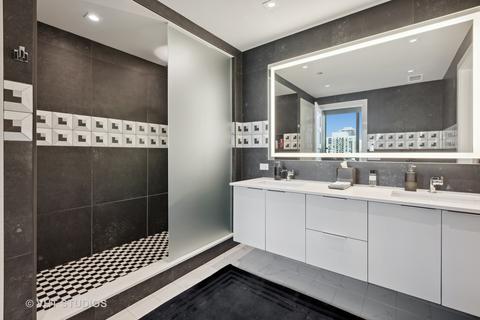 21 E Huron St #1701, Chicago, IL 60611 photo 19