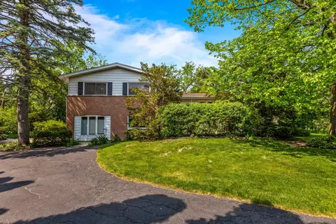 516 Indian Hill Rd, Deerfield, IL 60015
