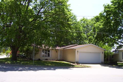 317 E Center St, Monticello, IL 61856