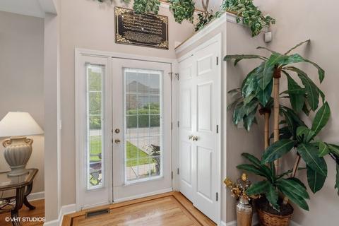 8702 W Davis St, Des Plaines, IL 60016 photo 2