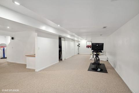 8702 W Davis St, Des Plaines, IL 60016 photo 38