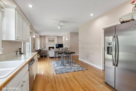 8702 W Davis St, Des Plaines, IL 60016 photo 16