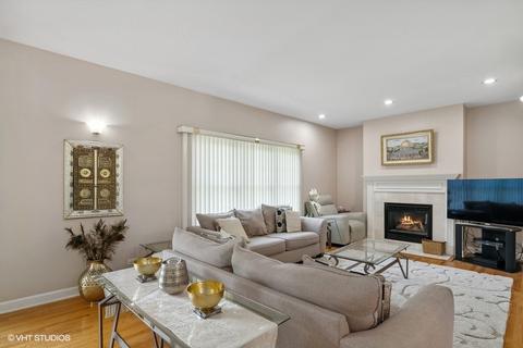 8702 W Davis St, Des Plaines, IL 60016 photo 12