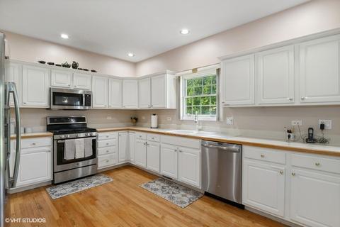 8702 W Davis St, Des Plaines, IL 60016 photo 11