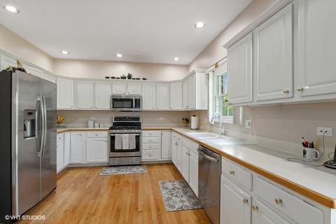 8702 W Davis St, Des Plaines, IL 60016 photo 10
