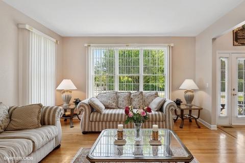 8702 W Davis St, Des Plaines, IL 60016 photo 4