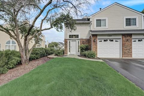 120 Winchester Dr #4B-2, Streamwood, IL 60107