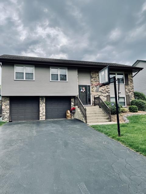 1117 Buttonwood Dr, Westmont, IL 60559