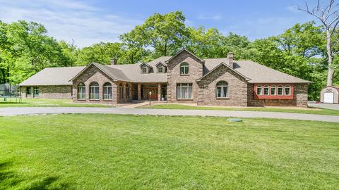 17160 Timber Dr, Sterling, IL 61081