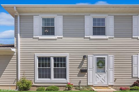 1605 Woodcutter Ln #B, Wheaton, IL 60189
