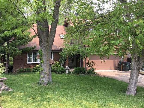 652 Lomond Dr, Mundelein, IL 60060