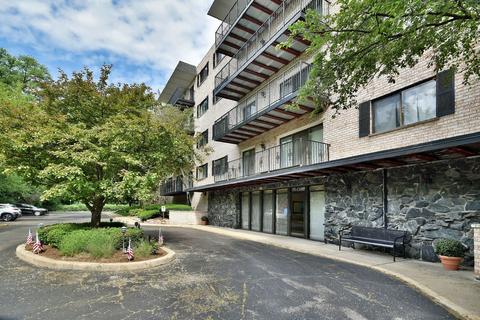 1 S150 Spring Rd #2G, Oakbrook Terrace, IL 60181