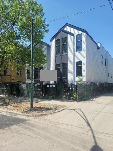 2140 N Sawyer Ave #2, Chicago, IL 60647