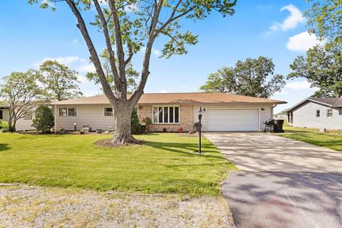 2215 Morningside Dr, Saint Joseph, IL 61873