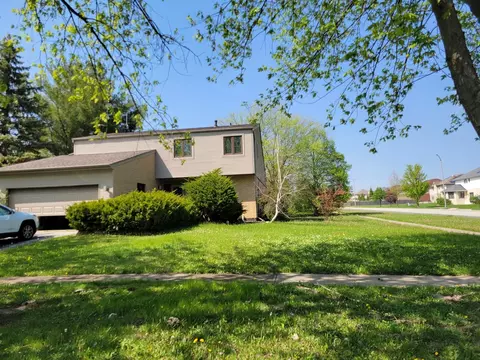 4900 Crest Ct, Country Club Hills, IL 60478