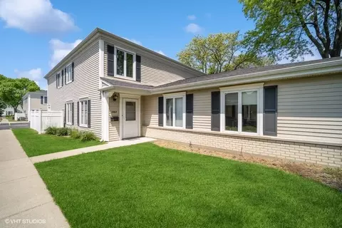 1067 Cove Dr, Prospect Heights, IL 60070