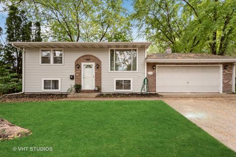 629 Westwind Dr, Carpentersville, IL 60110