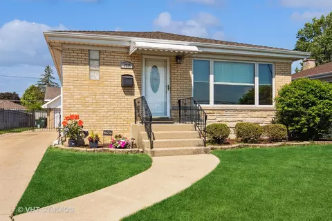 8636 N Ozark Ave, Niles, IL 60714