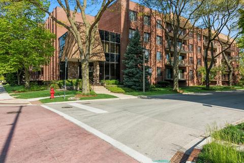 5200 Oakton St #209, Skokie, IL 60077