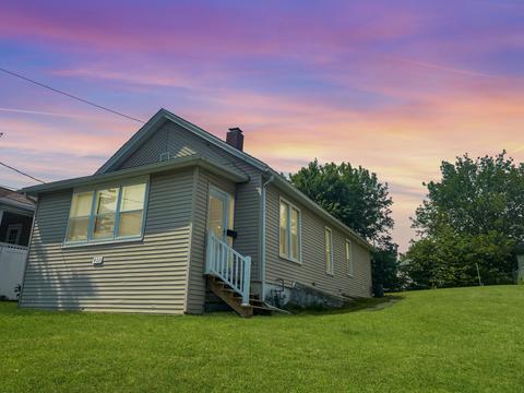 411 7th St, Peru, IL 61354