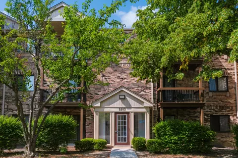 2213 W Nichols Rd #A, Arlington Heights, IL 60004