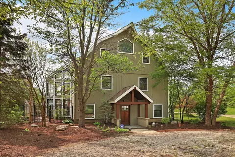 10616 Charles Rd, Woodstock, IL 60098