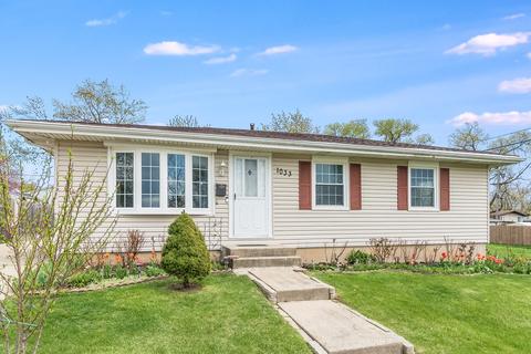 1033 Elizabeth St, West Chicago, IL 60185