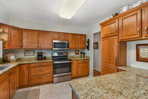 2302 Tamarack Dr, Champaign, IL 61821 photo 6