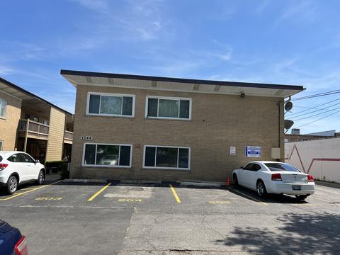 1744 E Oakton St #106-P4, Des Plaines, IL 60018