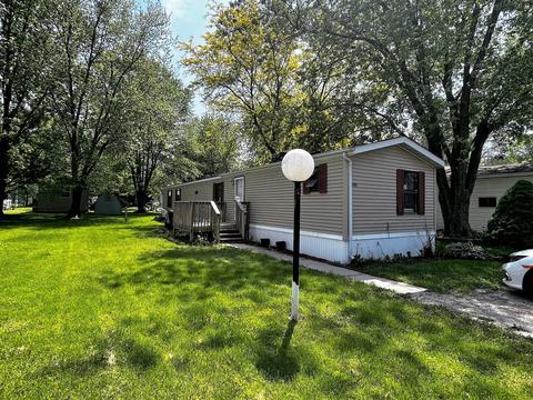 13191 Oak Lawn Ln, Poplar Grove, IL 61065
