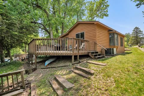 27 Lakeshore Dr, Wilmington, IL 60481