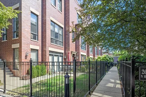 2713 N Hermitage Ave, Chicago, IL 60614