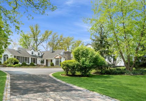 2055 Saunders Rd, Lake Forest, IL 60045