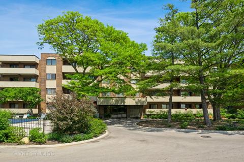 9242 Gross Point Rd #D-105, Skokie, IL 60077