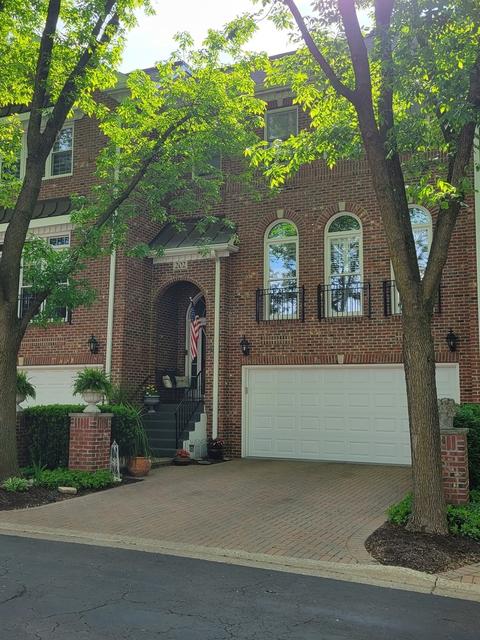 202 Campbell Ct, Geneva, IL 60134
