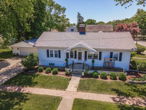 102 E Henry St, Pontiac, IL 61764