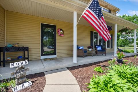 1229 Iroquois Dr, Batavia, IL 60510
