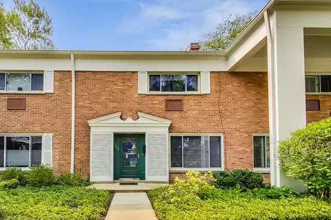 1603 Palmgren Dr, Glenview, IL 60025