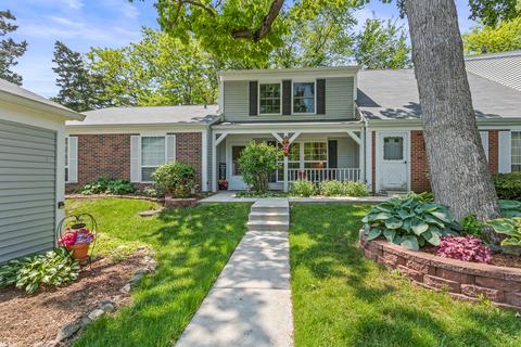 92 Hickory Ln #92, Cary, IL 60013