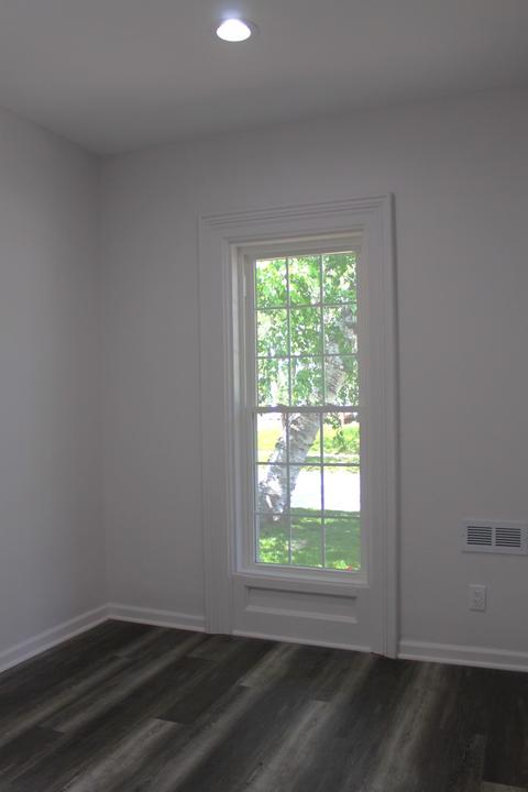681 Forest Ave, Elgin, IL 60120 photo 9