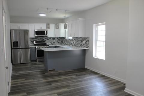 681 Forest Ave, Elgin, IL 60120 photo 4
