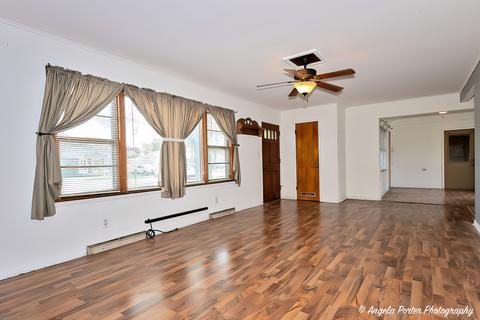 486 Maplewood Dr, Antioch, IL 60002 photo 3
