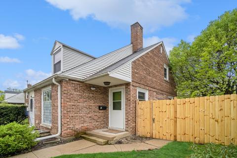1425 Willow Ave, Des Plaines, IL 60016