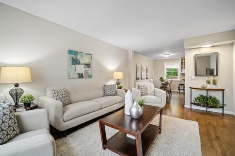 1425 Willow Ave, Des Plaines, IL 60016 photo 2