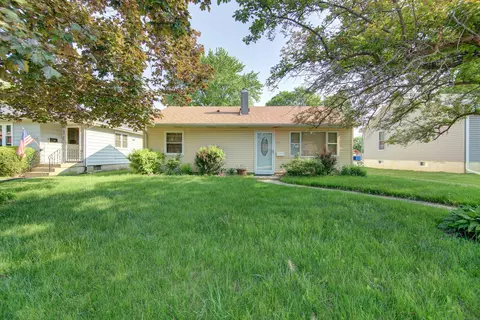 914 W 18th St, Sterling, IL 61081
