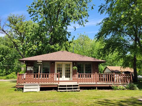 3190 Serpentine Dr, Momence, IL 60954