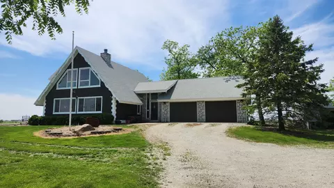 11498 N 6000 East Rd, Grant Park, IL 60940