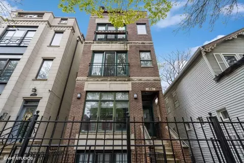 914 N Hermitage Ave #3, Chicago, IL 60622