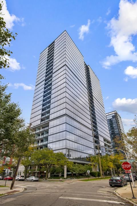 860 W Blackhawk St #1908, Chicago, IL 60642
